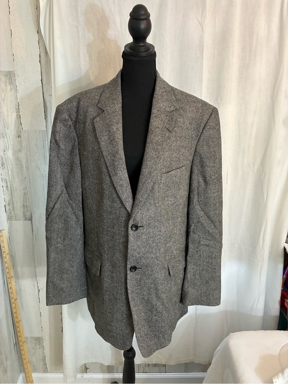 Stafford Gray Herringbone Pure New Wool men’s Sz 42R  Sport Coat